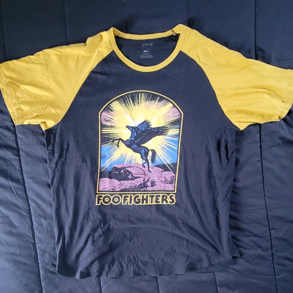 Foo Fighters x Uniqlo shirt size 2xl